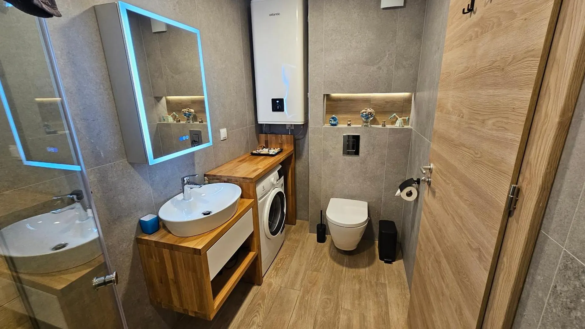 Luxury 2 Room Flat Free Parking, Pool And Wifi 0*, Várna Bulgária